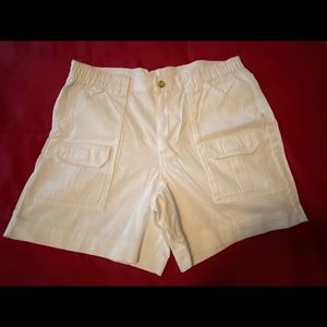 Men’s white cargo shorts
